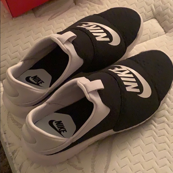 Nike Shoes - Nike slip on shoes